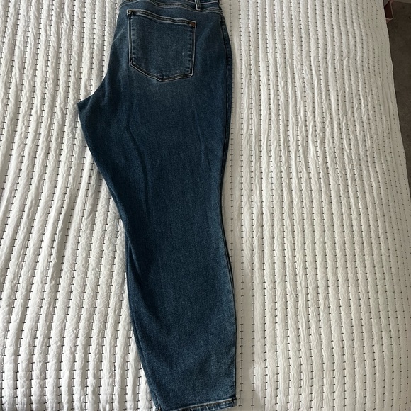 Judy Blue - Picture 5 of 5